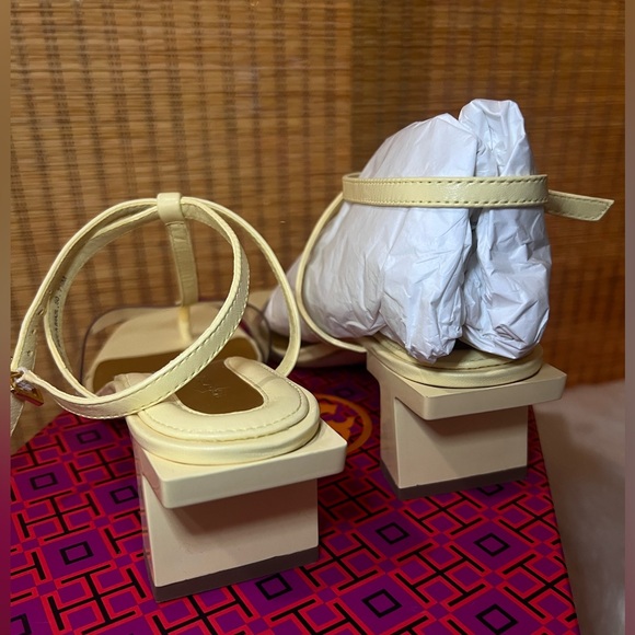 Tory Burch BLOCK T HEEL STRAPPY SANDAL Pale Yellow Size 7.5 (New in Box) $328 - Picture 6 of 11